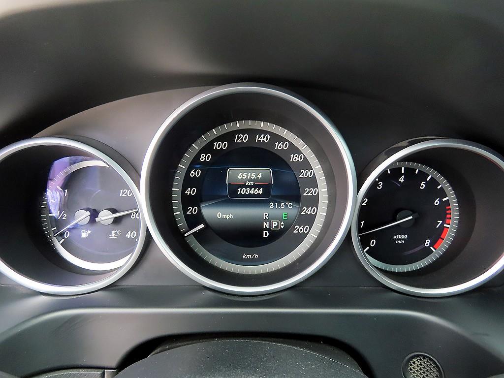 Mercedes Benz E class - Vista 9