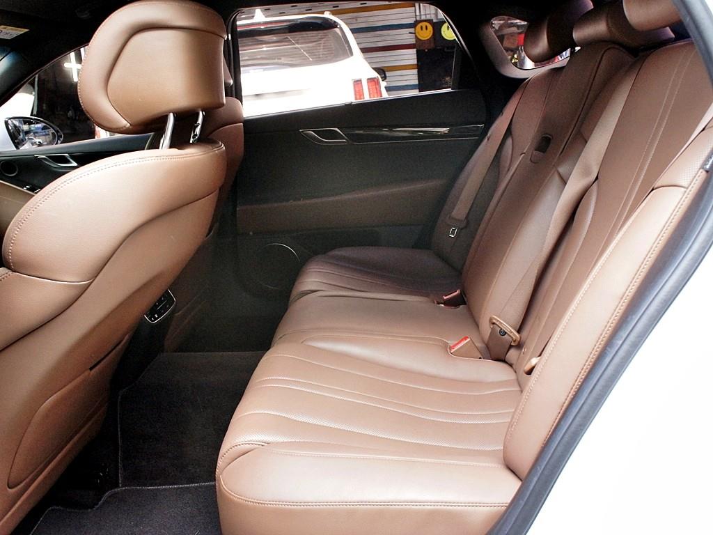 Genesis G80 - Vista 11