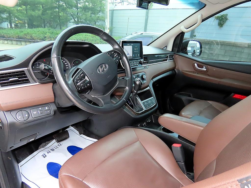 HYUNDAI Starex - Vista 7