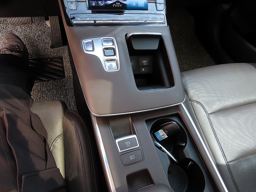 HYUNDAI Grandeur - Vista 10