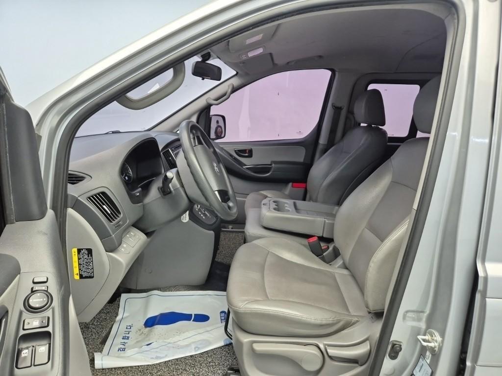 HYUNDAI Starex - Vista 11