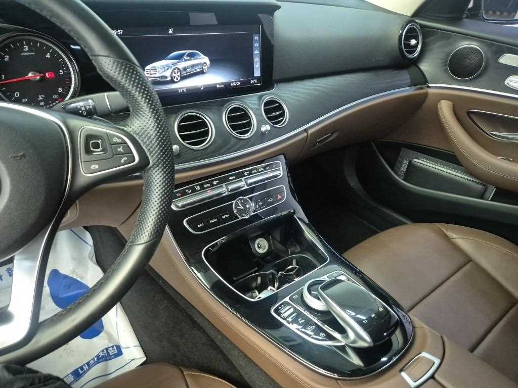 Mercedes Benz E class - Vista 10