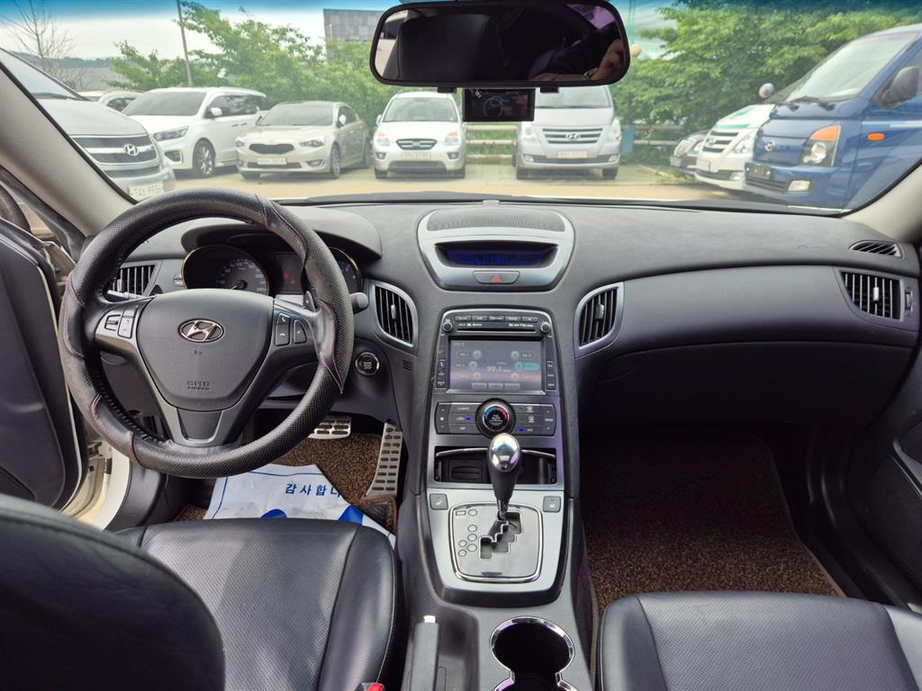 HYUNDAI Genesis - Vista 9