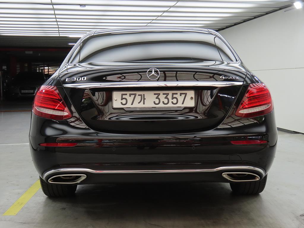 Mercedes Benz E class - Vista 3