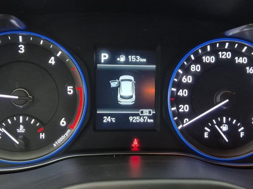 HYUNDAI Kona - Vista 10