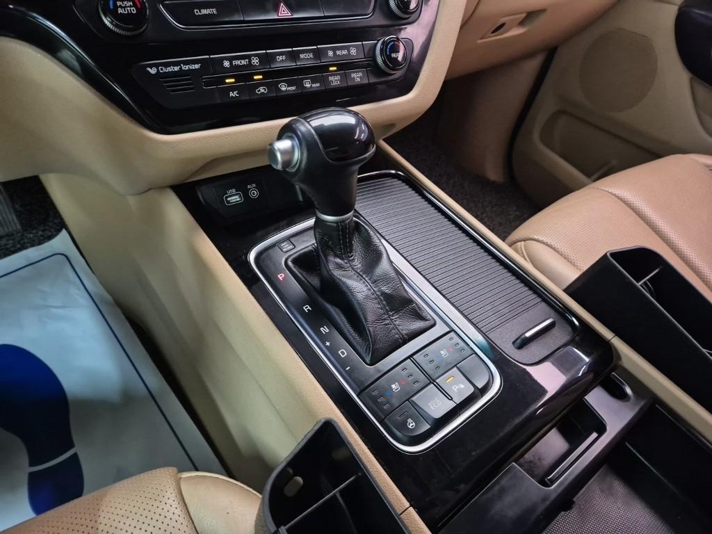 KIA Carnival - Vista 8