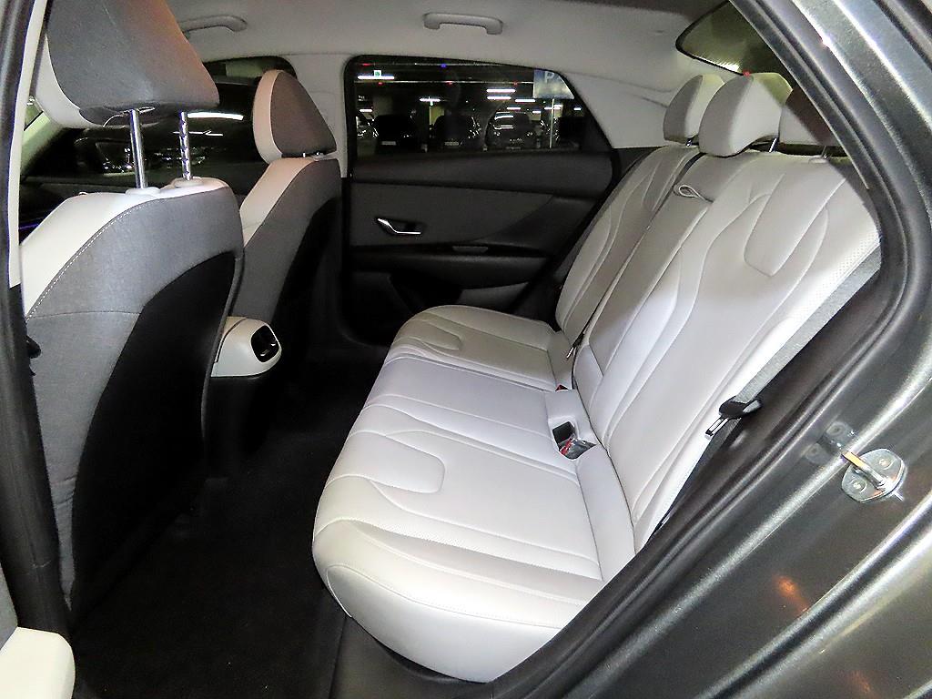 HYUNDAI Avante - Vista 7