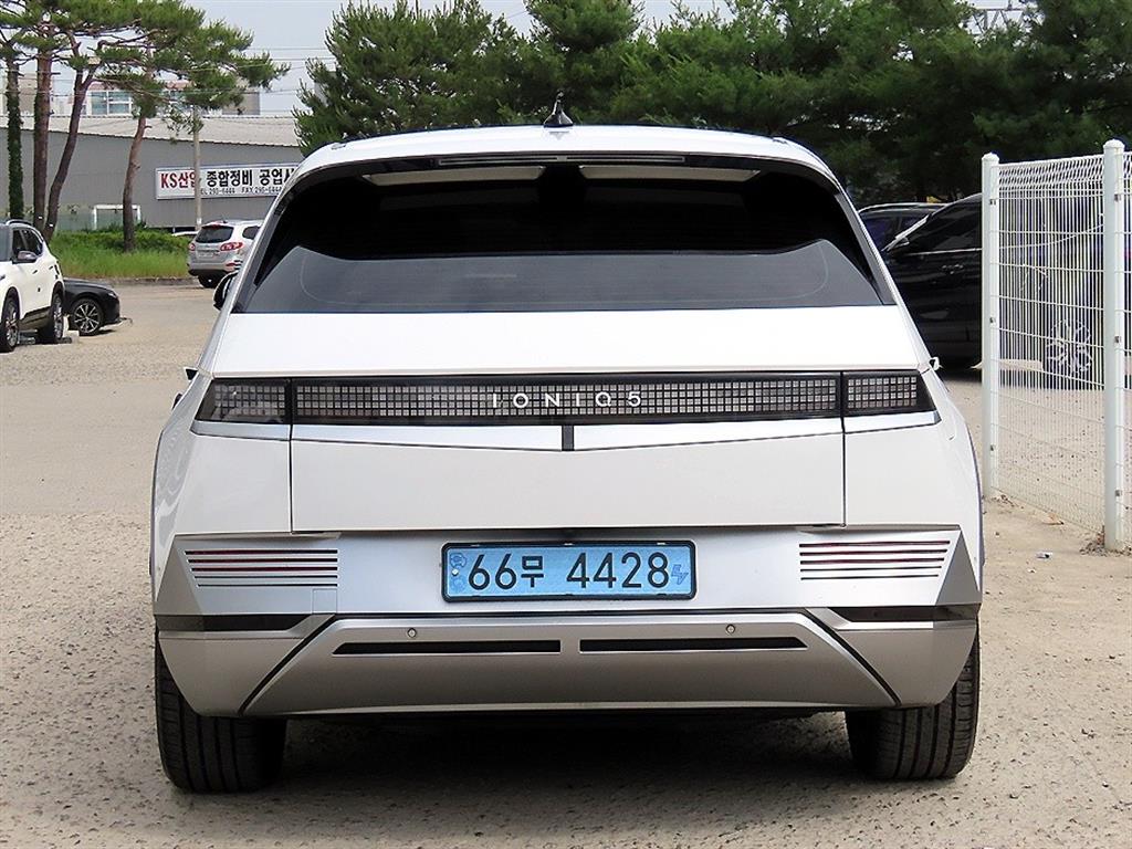 HYUNDAI Ioniq 5 - Vista 4