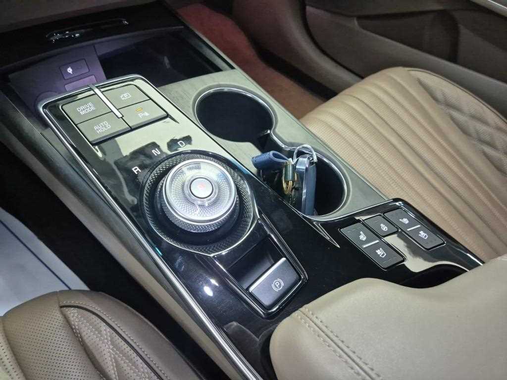 KIA K8 - Vista 8