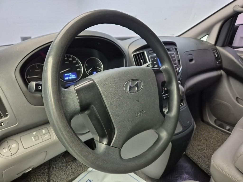 HYUNDAI Starex - Vista 9