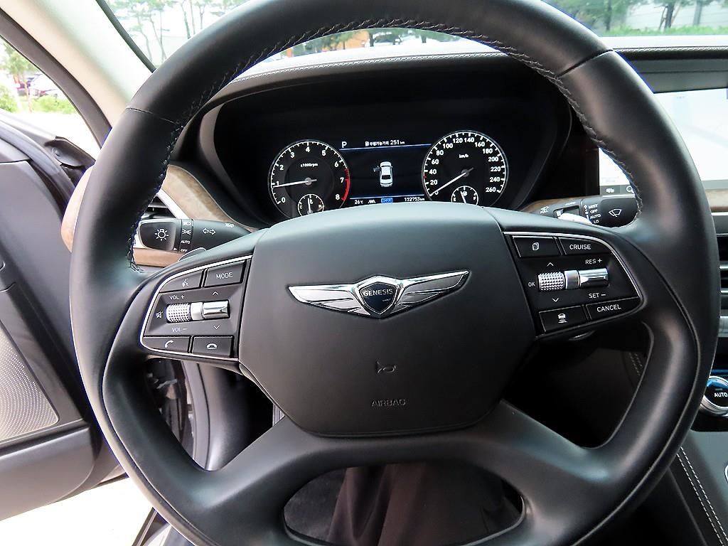 Genesis G90 - Vista 8
