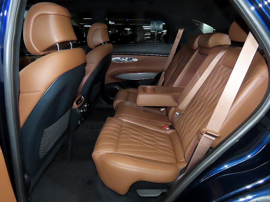 Genesis GV70 - Vista 7
