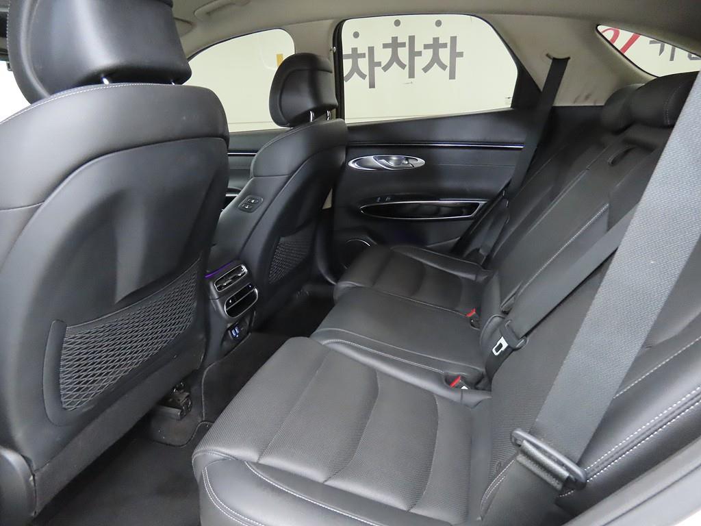 Genesis GV70 - Vista 6