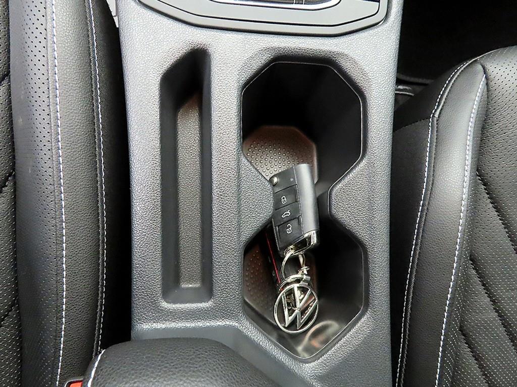 Volkswagen Jetta - Vista 12