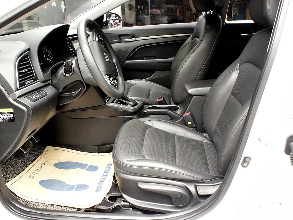 HYUNDAI Avante - Vista 8