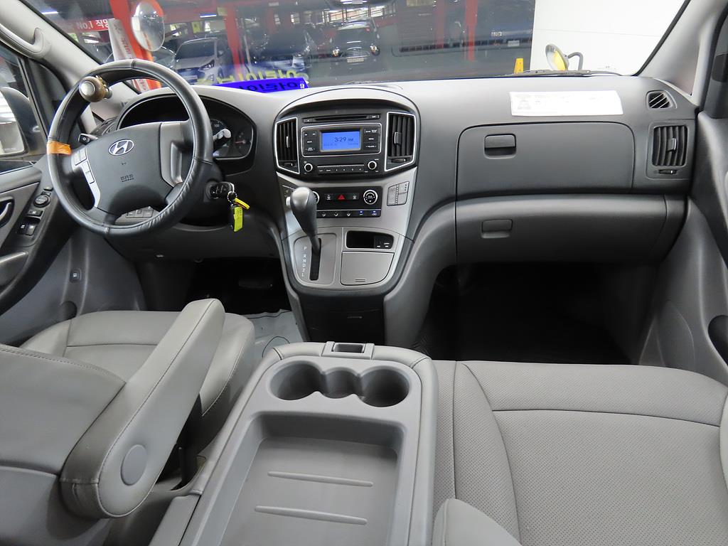HYUNDAI Starex - Vista 5