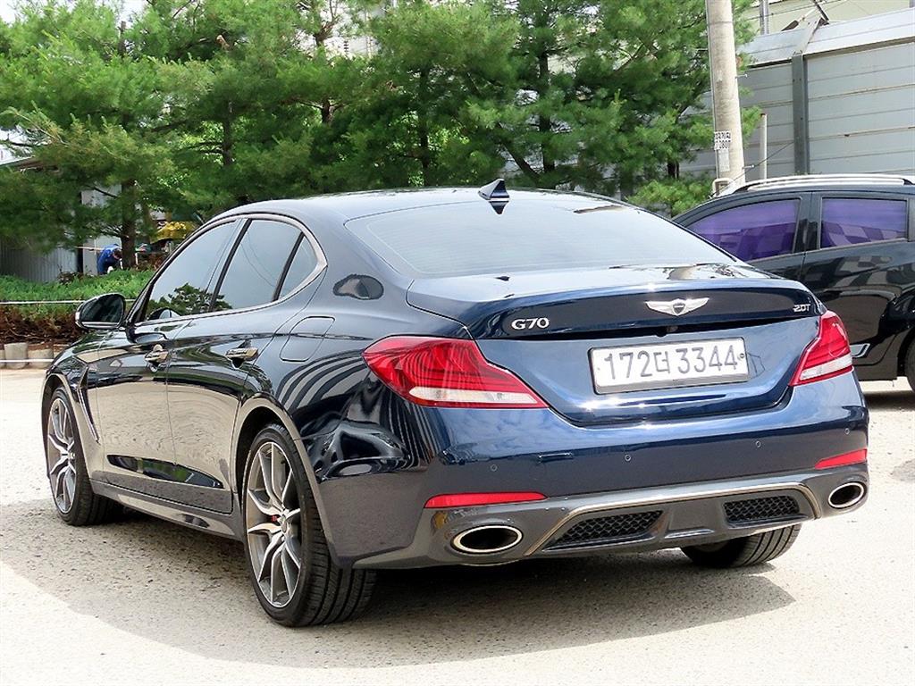 Genesis G70 - Vista 3