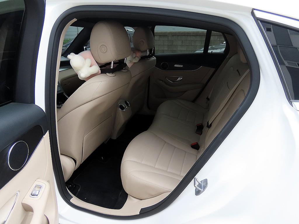 Mercedes Benz GLC Class - Vista 6