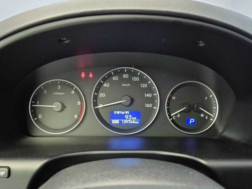 HYUNDAI Starex - Vista 6