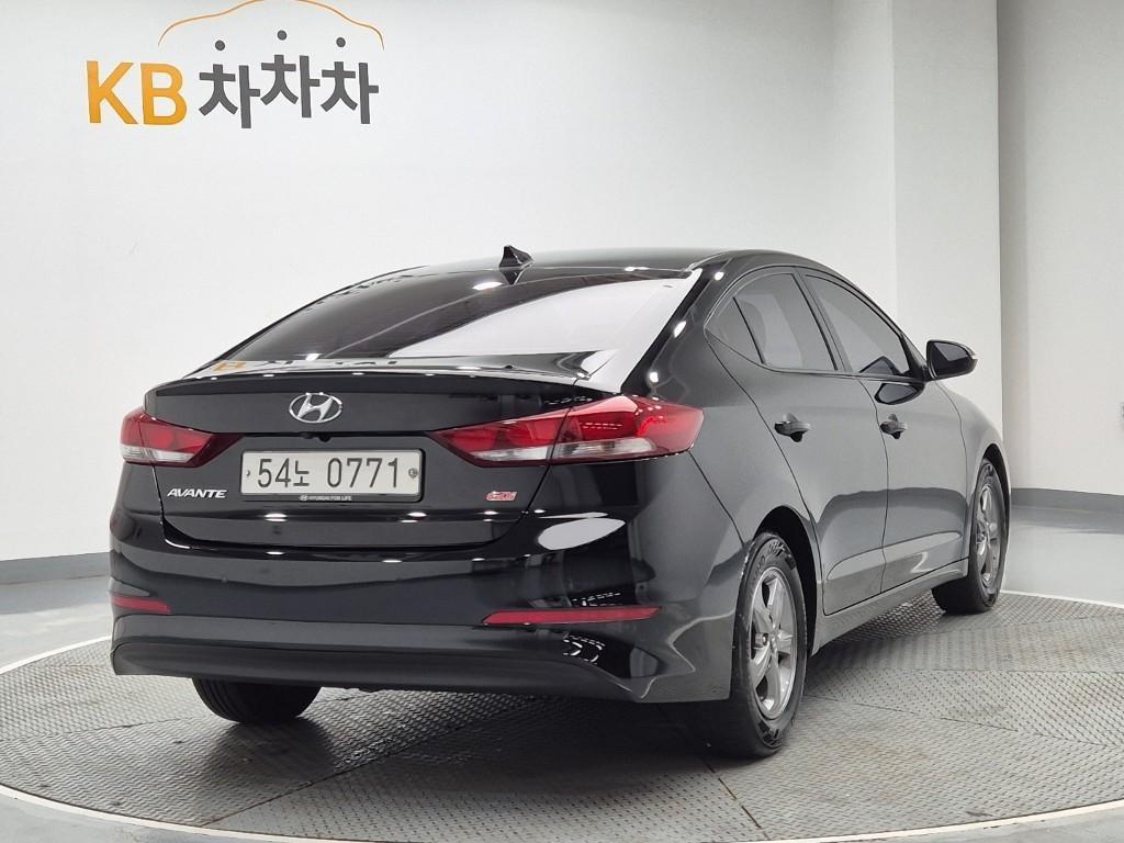 HYUNDAI Avante - Vista 3