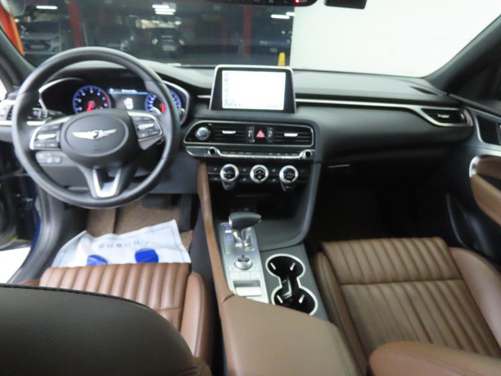 Genesis G70 - Vista 8