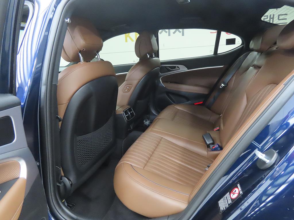 Genesis G70 - Vista 6