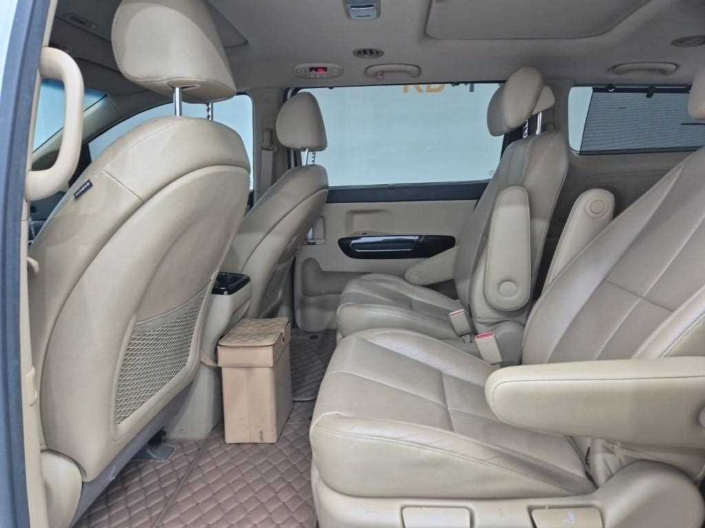 KIA Carnival - Vista 12