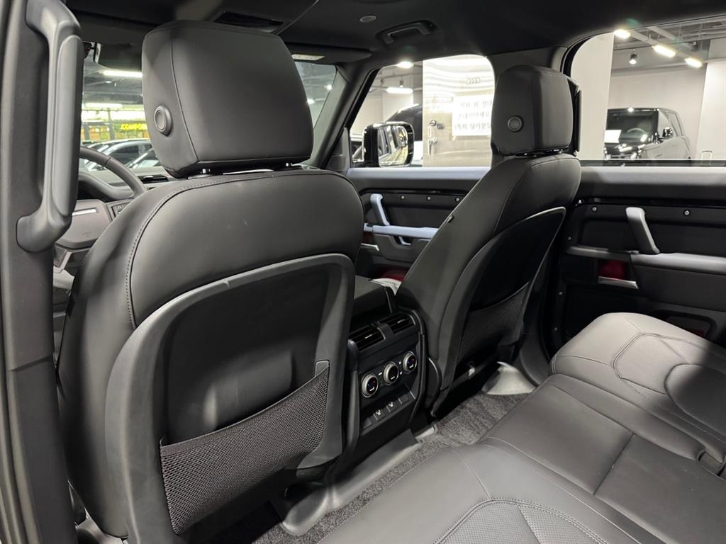 Land Rover Defender - Vista 12