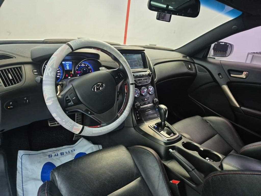 HYUNDAI Genesis - Vista 7