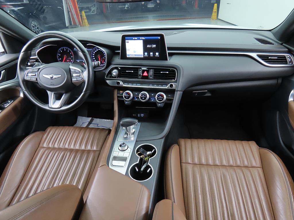 Genesis G70 - Vista 5