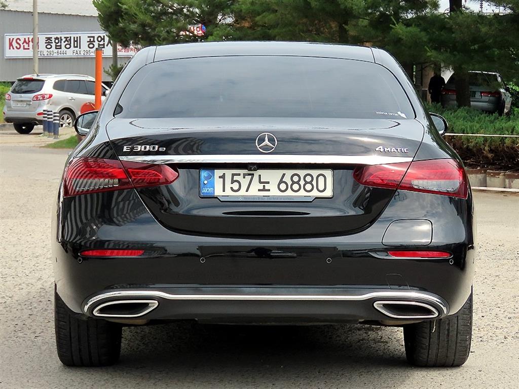 Mercedes Benz E class - Vista 4