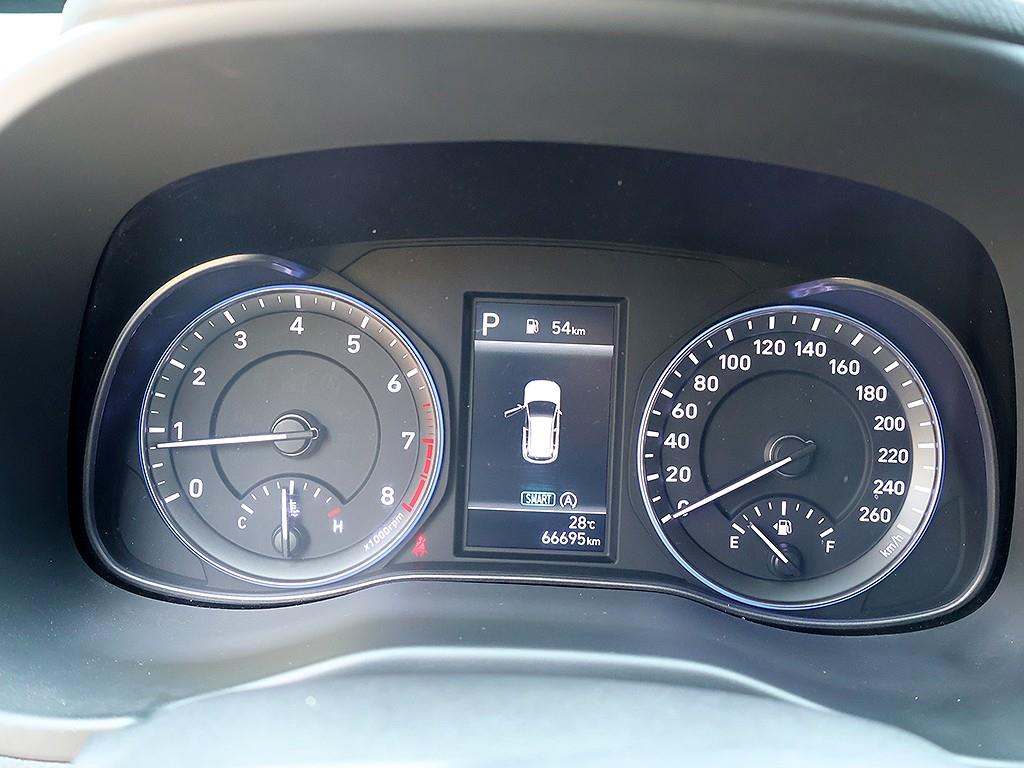 HYUNDAI Kona - Vista 11