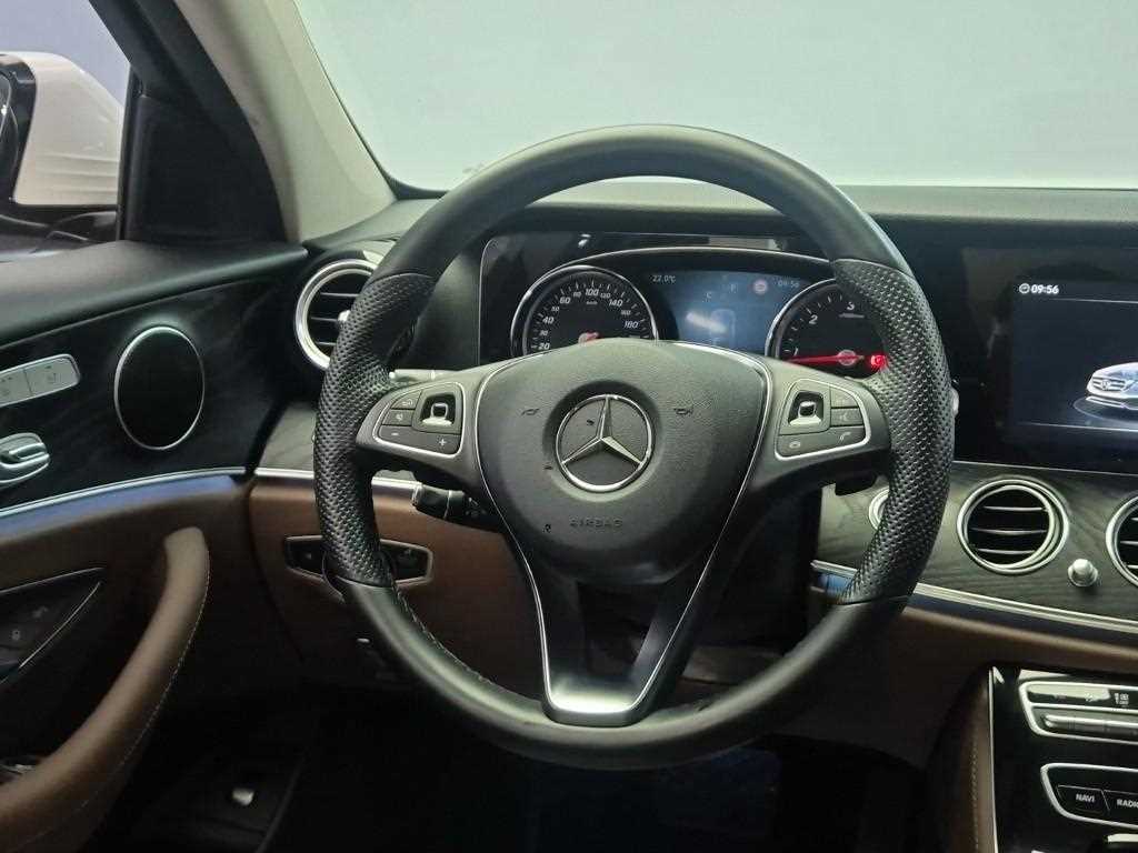 Mercedes Benz E class - Vista 9