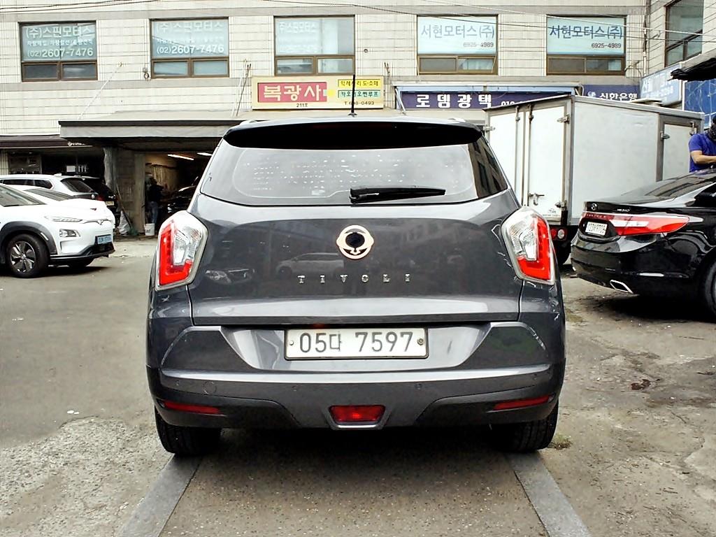 Ssangyong Tivoli - Vista 4
