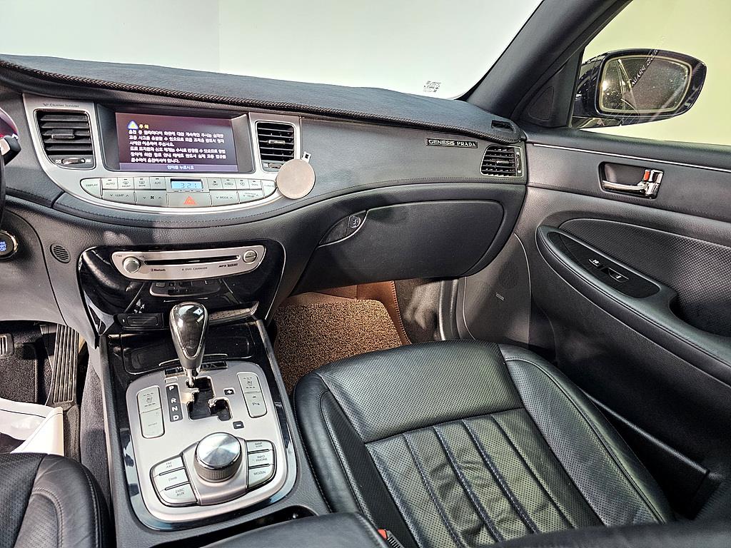 HYUNDAI Genesis - Vista 10