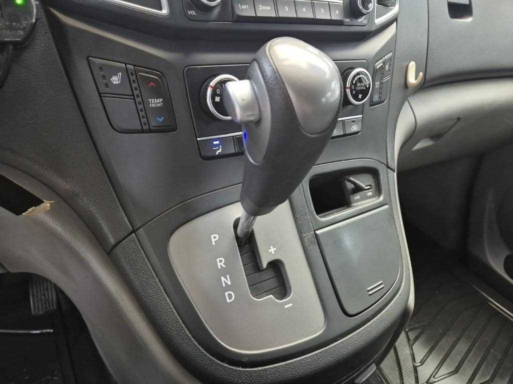 HYUNDAI Starex - Vista 8