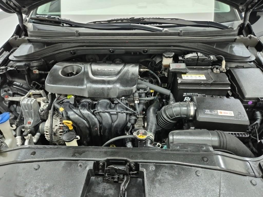 HYUNDAI Avante - Vista 5