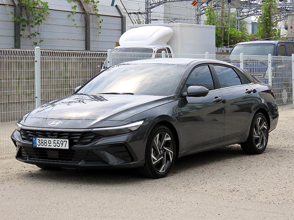 HYUNDAI Avante - Vista 2