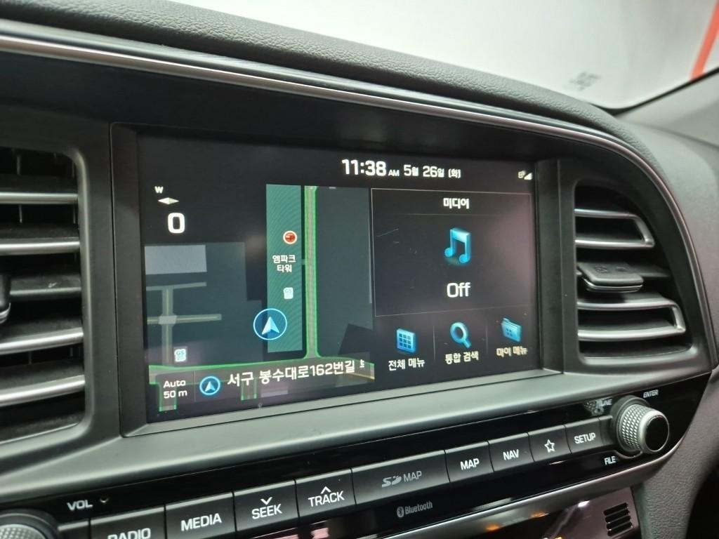 HYUNDAI Avante - Vista 10