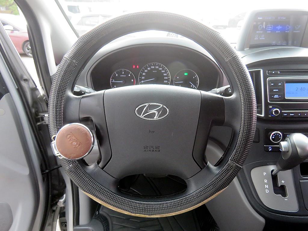 HYUNDAI Starex - Vista 10