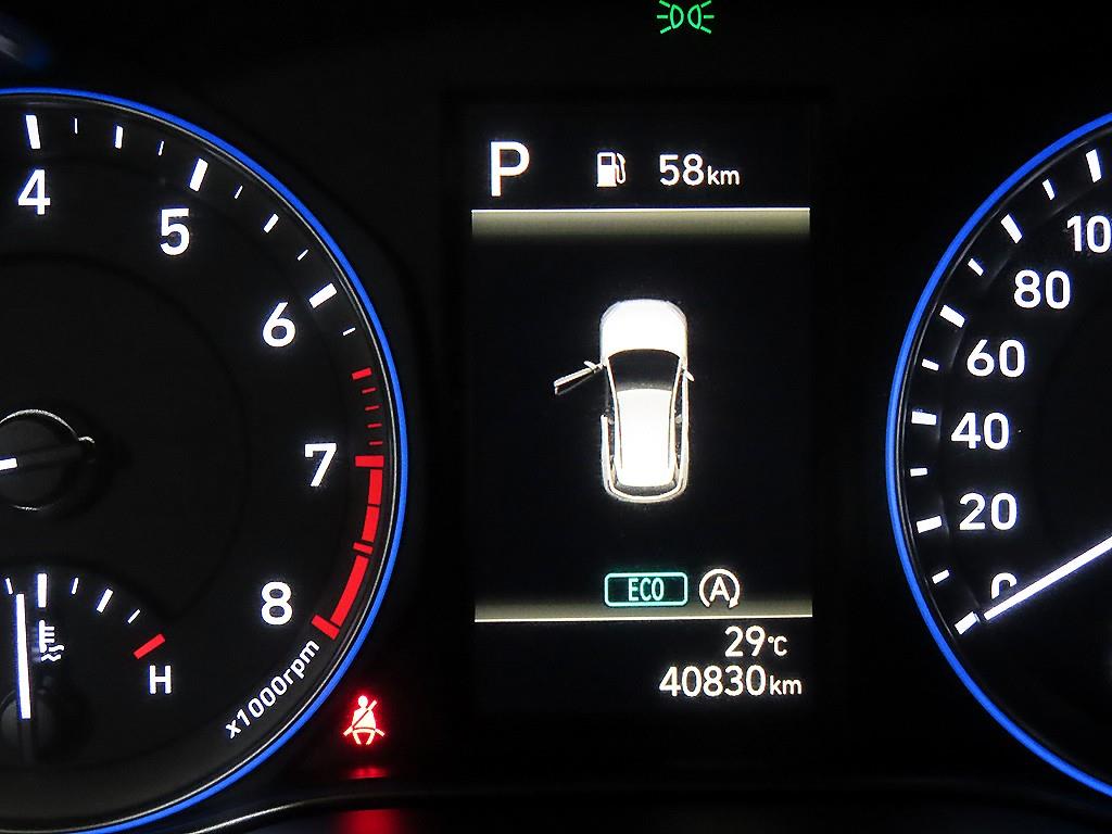 HYUNDAI Kona - Vista 9