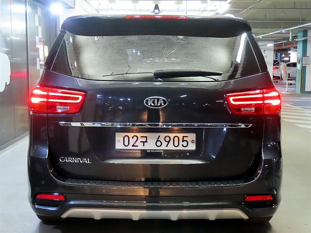 KIA Carnival - Vista 5