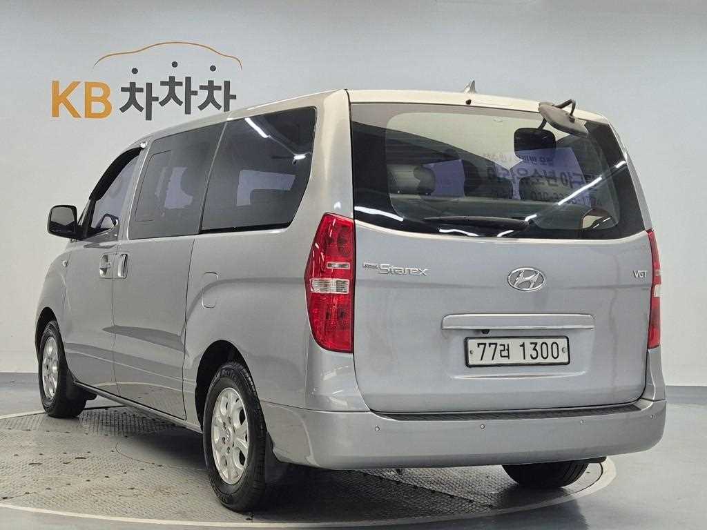 HYUNDAI Starex - Vista 2