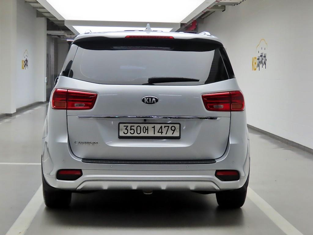 KIA Carnival - Vista 3