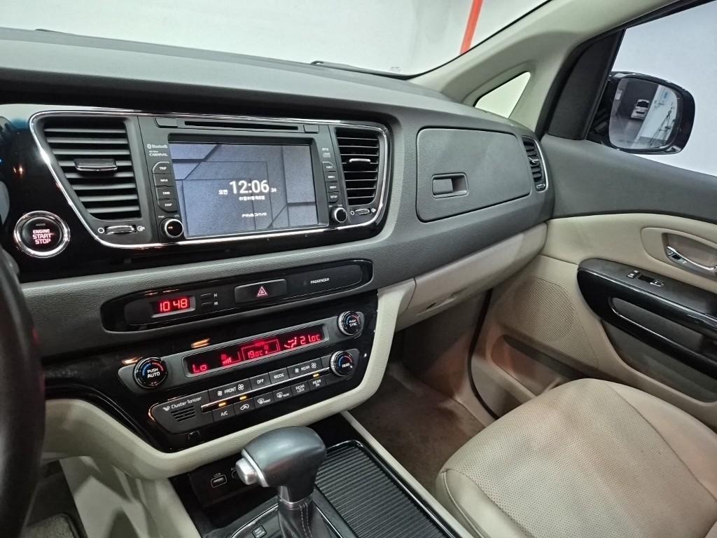 KIA Carnival - Vista 10