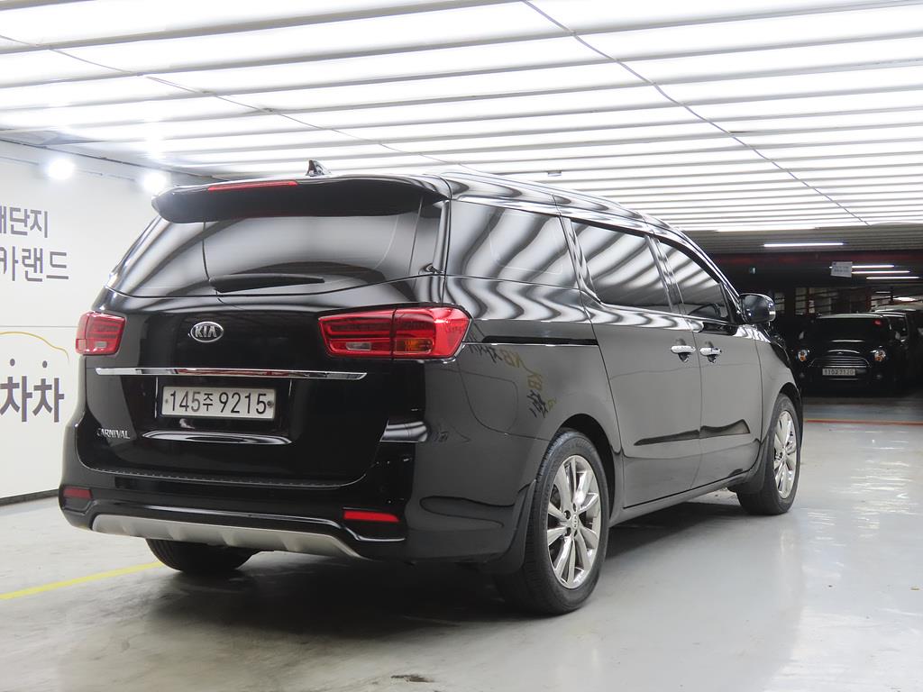 KIA Carnival - Vista 4