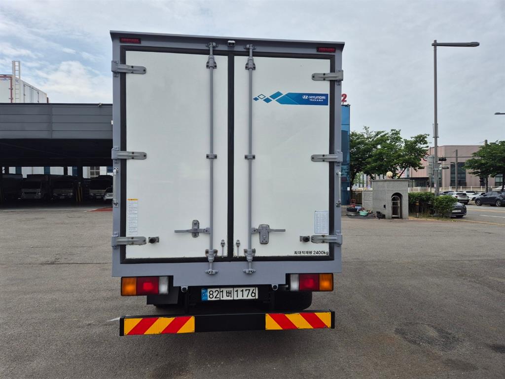 medium and large cargo truck - Vista 3