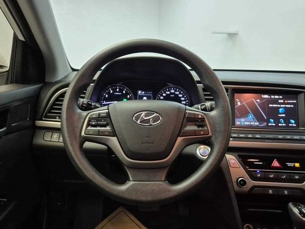 HYUNDAI Avante - Vista 9