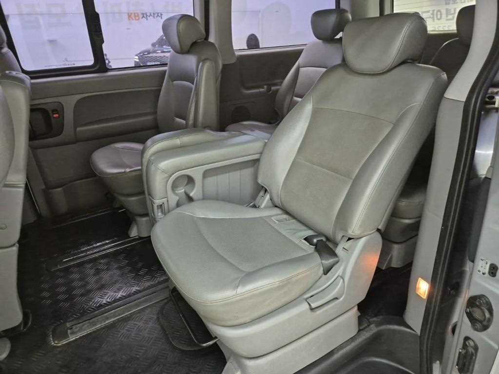 HYUNDAI Starex - Vista 12