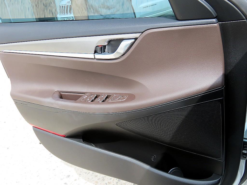 HYUNDAI Grandeur - Vista 11